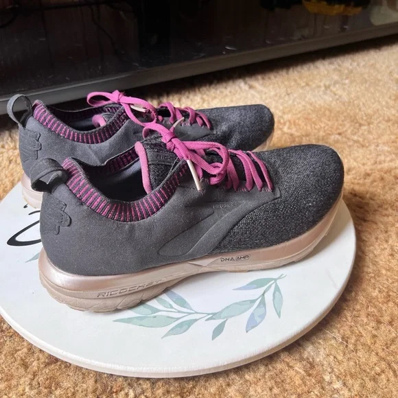 Brooks Ricochet Sneaker 9.5 1202921B018 Running Shoes Black, Burgundy. - Picture 16 of 17